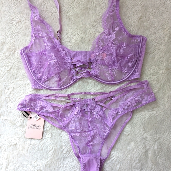 Agent Provocateur Essie Set (Bra + Brief) - Picture 2 of 7
